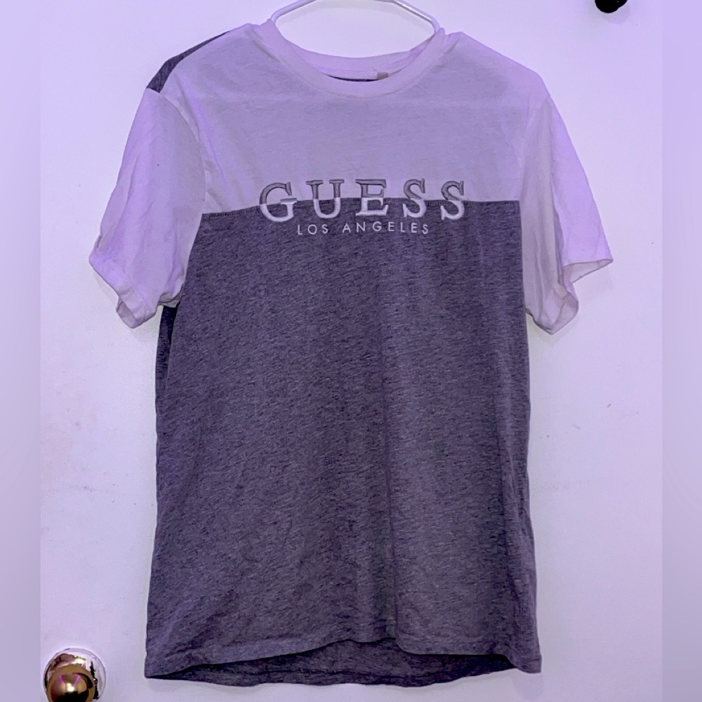 GUESS T-Shirt 🩶 - Picture 1 of 1